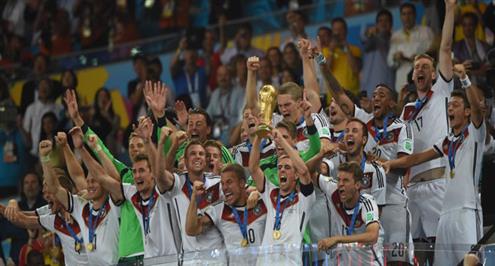 جوتزه يعلن ألمانيا حاكمة لكرة القدم في العالم لرابع مرة